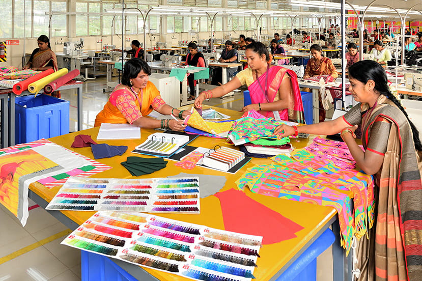 Creation Unit with women